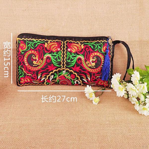 Ví cầm tay thêu họa tiết vintage thời trang