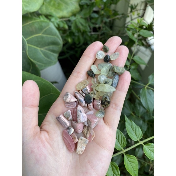 1v Vụn đá thiên nhiên nhiều màu trang trí -  one mini piece natural crystals