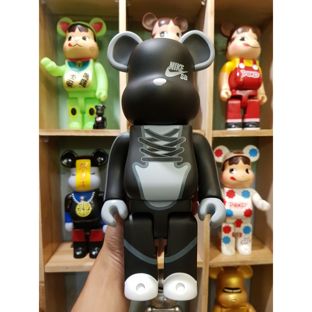 hàng có sẵn Mô Hình Bearbrick x Nike Bản Màu Đen Size 28cm