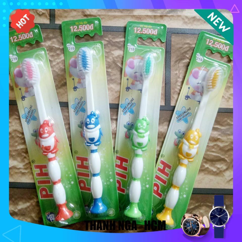 Bàn chải đánh răng cho bé chữ chất liệu mềm mịn chịu được lực cắn, cho bé từ 2 tuổi - 6 tuổi có hút chân để bàn chải