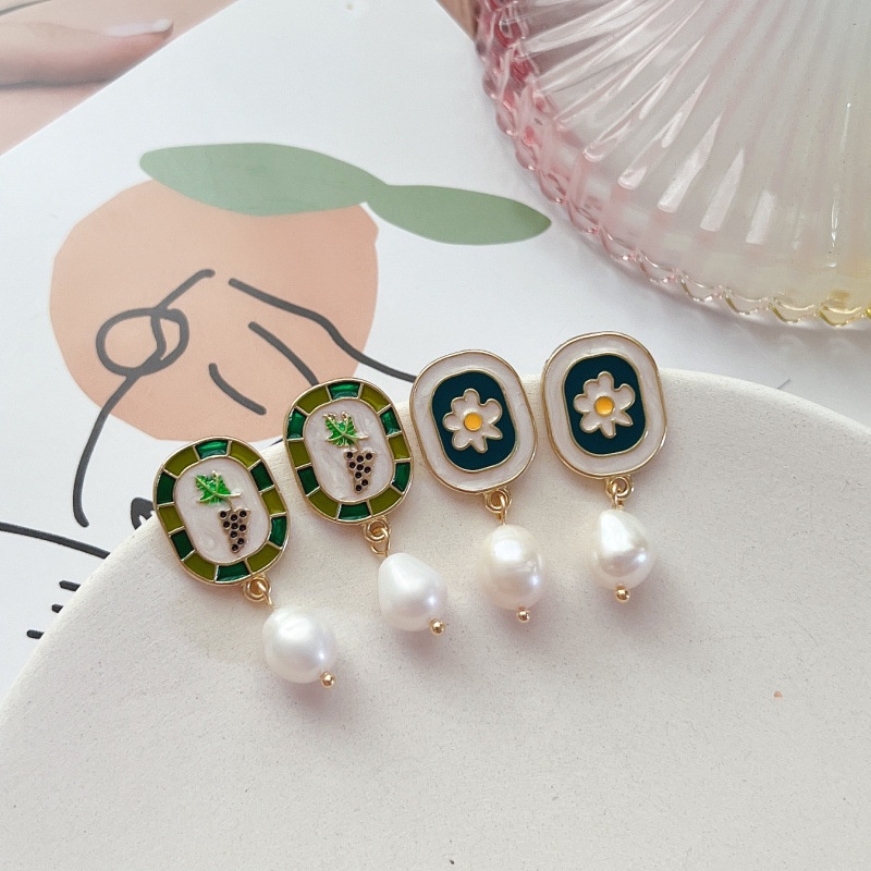 Bông Tai Hình Hoa Nho Tráng Men Đính Ngọc Trai Phong Cách Retro Cho Nữ