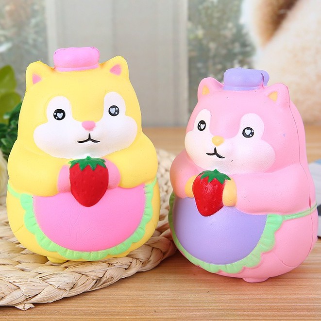 Squishy CHUỘT Ú ôm trái dâu đỏ đáng yêu độc đáo