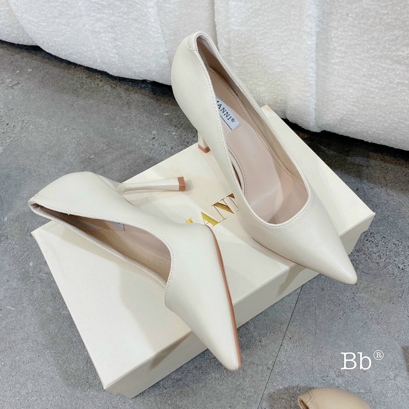 Giày cao gót về ba màu