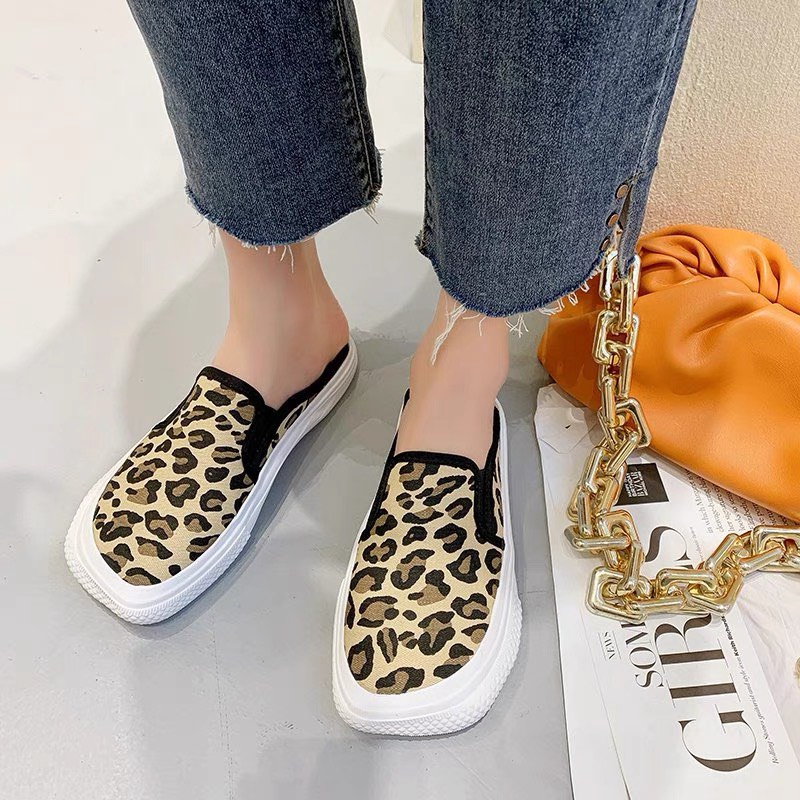 Giày Sục Nữ Mũi Vuông