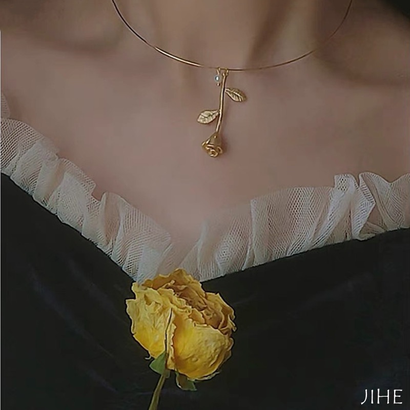 Vòng Cổ Mặt Hoa Hồng Đính Ngọc Trai Thời Trang