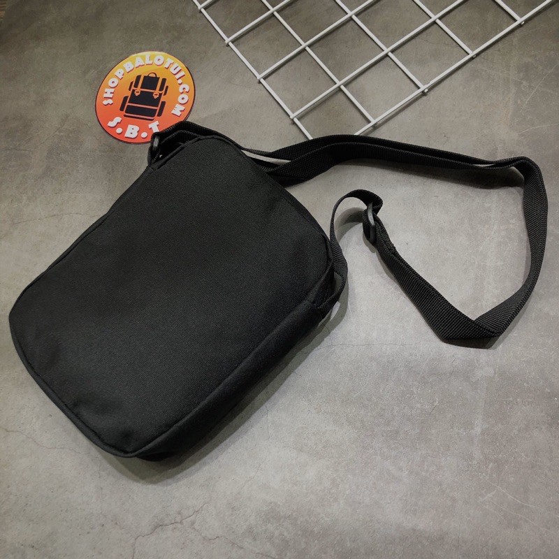 Túi đeo chéo Levis [ HÀNG VNXK ] Túi đeo chéo Levis New Basic Mini Crossbody Solid Bag - Thiết kế tinh tế