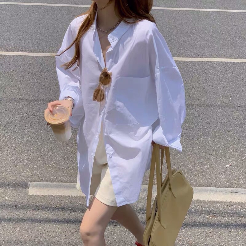 Áo sơ mi form rộng mix cùng quần kaki siêu trending