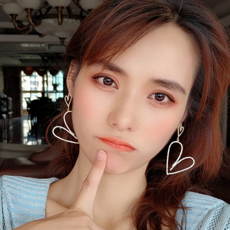 Khuyên tai hình trái tim đính đá thanh lịch
