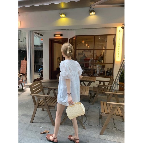 Áo sơ mi ren trắng dáng babydoll
