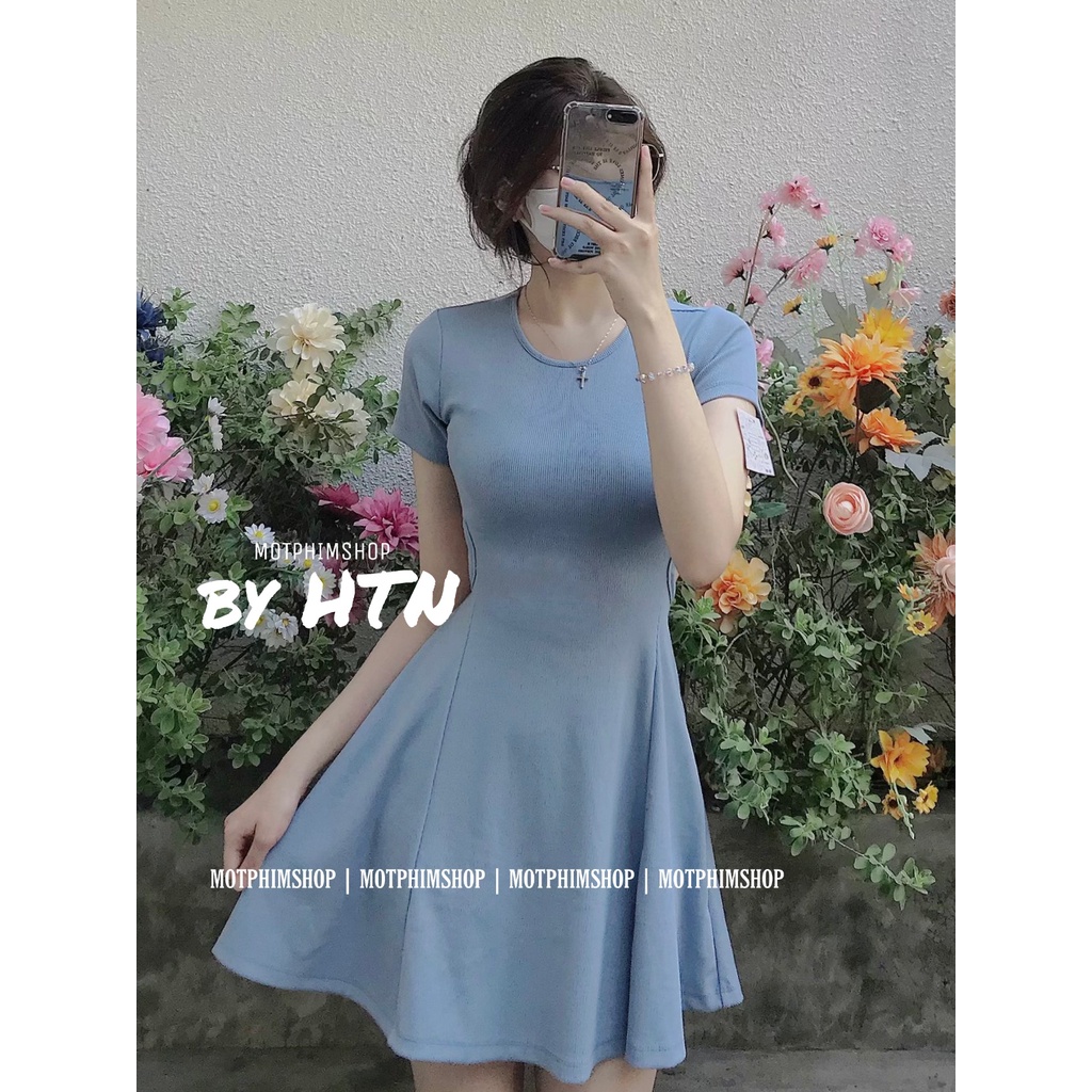 Đầm midi hở lưng tay ngắn