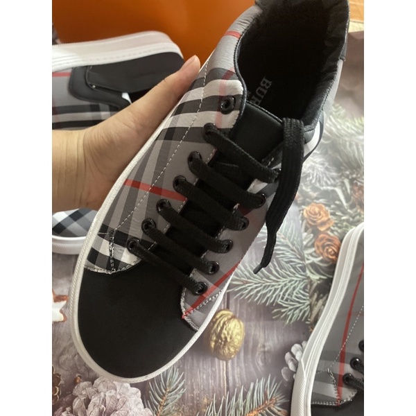 Giày burberry buộc dây kẻ đen , giày lười slipon burberry kẻ đế cao su kèm hộp