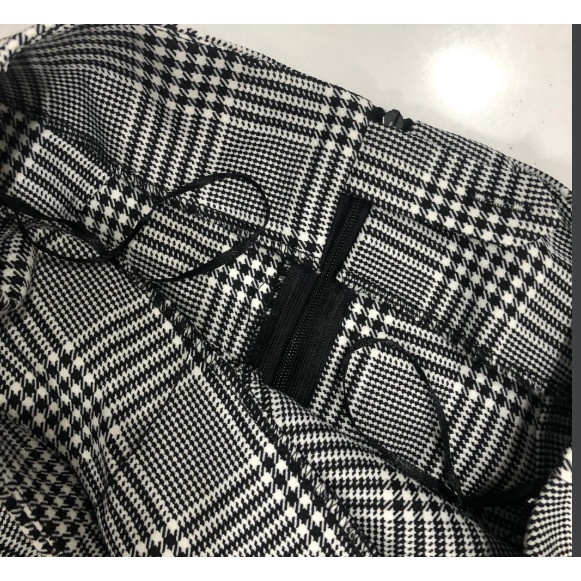 Chân Váy G Caro 3 Nút Chất Vải Tây Đã Hủy Nhãn Chính+Nhãn Size - 3602