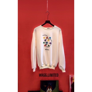 Áo sweater nỉ trắng thêu hoa logo WAGG