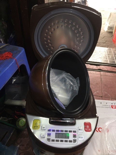 Nồi cơm điện tử Cuckoo CR 689, 1.8L, bảo hành 1 năm | BigBuy360 - bigbuy360.vn