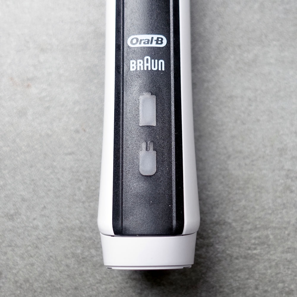 Bàn chải điện Oral-B Pro 2 2000 - Hàng chính hãng
