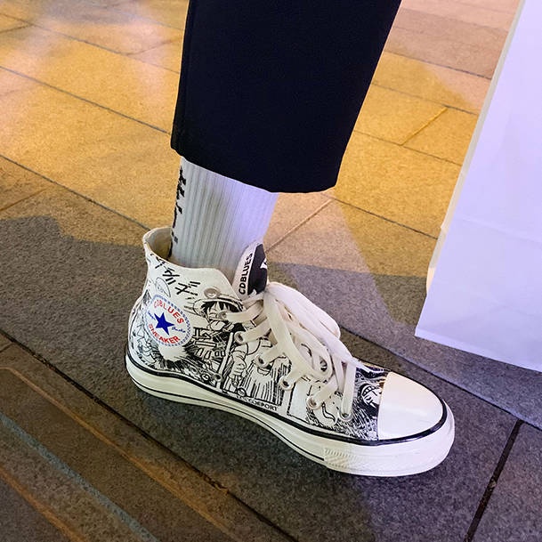Giày thể thao cổ cao in graffiti hoạt hình thời trang