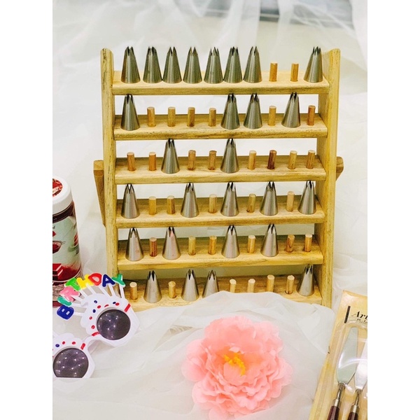 Kệ để đuôi bắt hoa