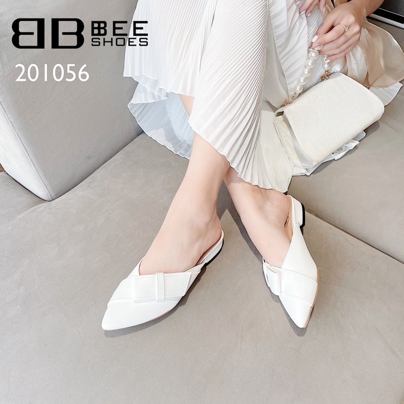 BEESHOES - GIÀY SỤC NỮ MŨI NHỌN DA LÌ HOẠ TIẾT NƠ TO - GIÀY SỤC NỮ ĐẾ VUÔNG CAO 2 PHÂN SẴN MÀU ĐEN-BE-TRẮNG 201056