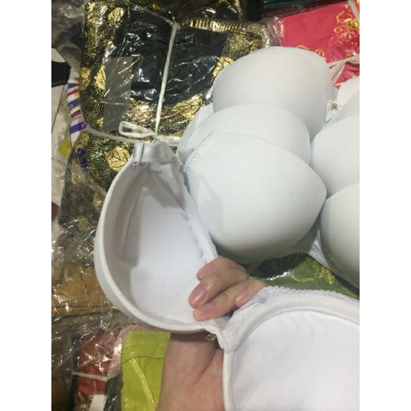 Áo ngực trơn mút mỏng có gọng.