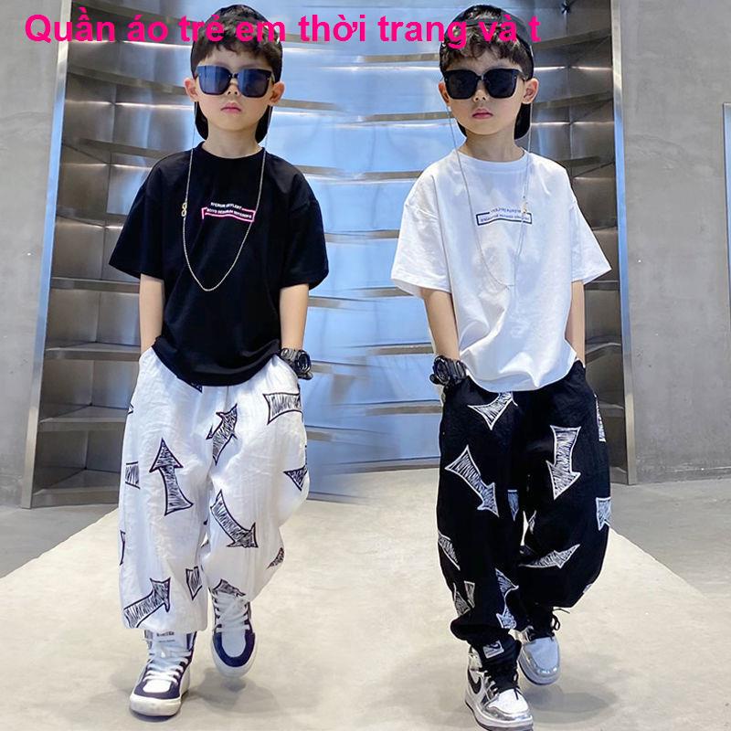 áo bé traiBộ đồ ngắn tay cho bé trai mùa hè 2021 trẻ em mới học trung học Áo thun rộng cho trẻ em Bộ đồ hai mảnh Hàn Quố