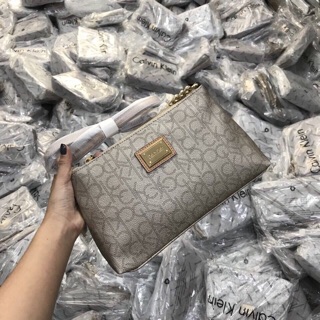 Túi đeo chéo Calvin Klein xuất chuẩn auth