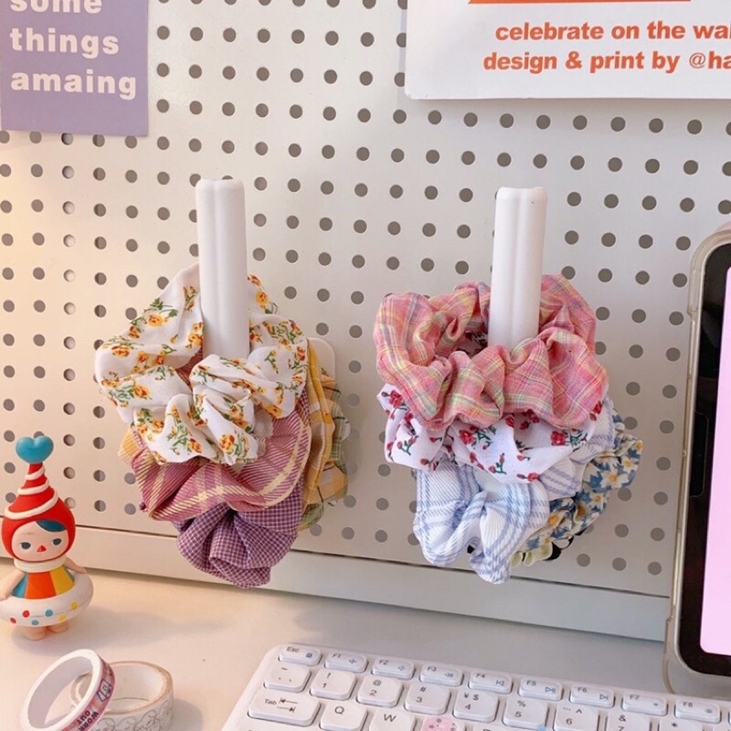 Móc treo dán tường đa năng