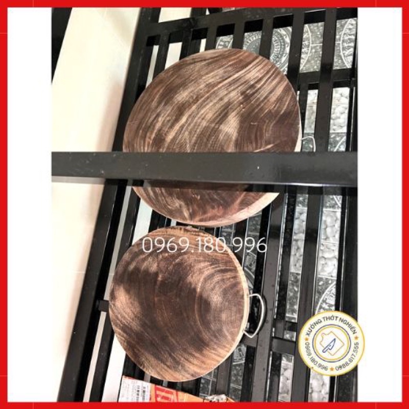 Thớt gỗ nghiến Tây Bắc đường kính 39cm, không tâm, có đai inox/quai sắt