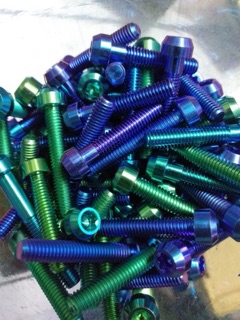 ốc titan đầu tròn 6mm 3cm