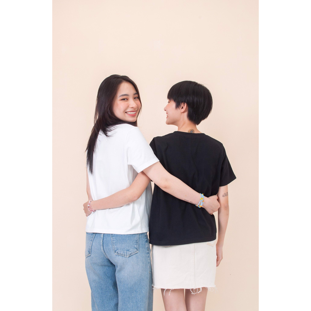 LIBÉ - Áo thun màu đen đính hoa len