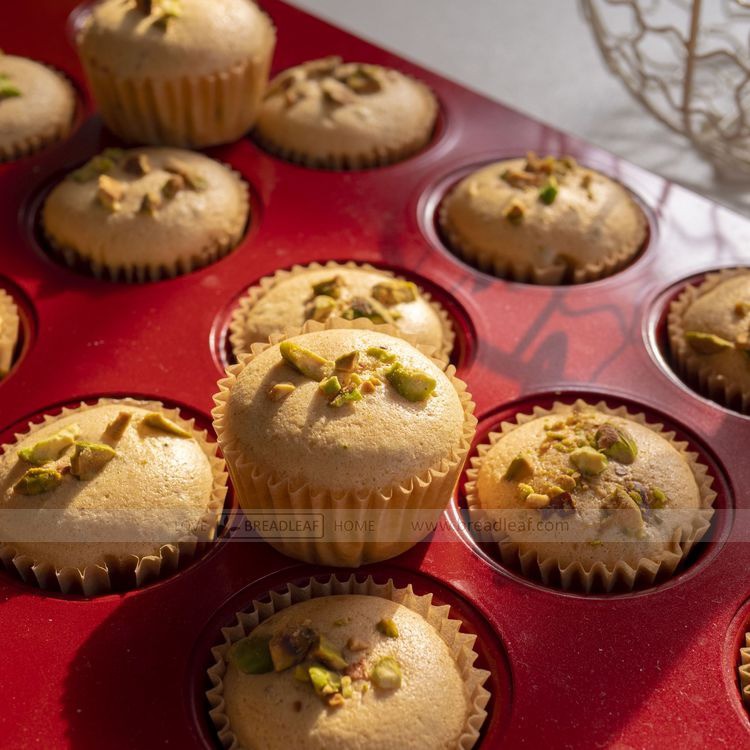Khay Đỏ Cupcake 24 Ô Breadleaf 37.8 x 25.8cm