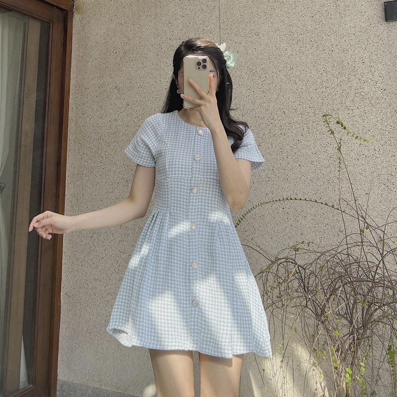 Đầm tweed tay ngắn phối nút