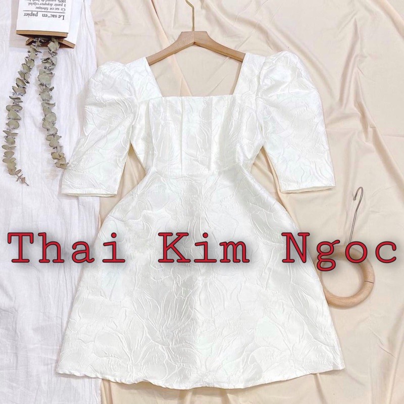 Váy tay bồng cổ vuông gấm xinh xắn 2 màu | BigBuy360 - bigbuy360.vn