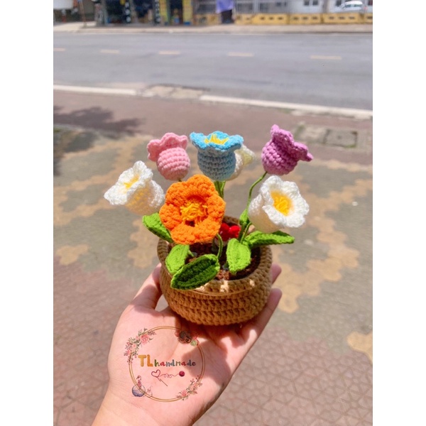 Chậu hoa len móc handmade