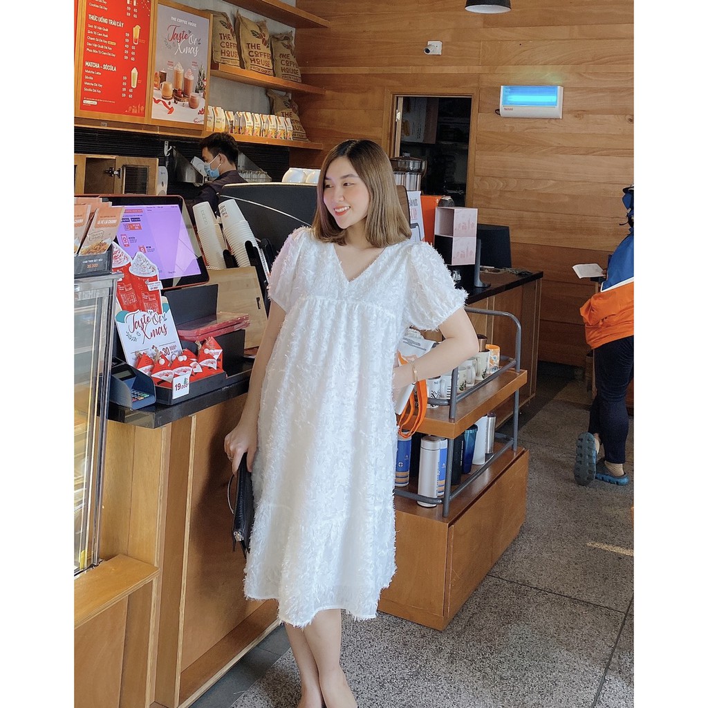 Đầm Bầu cổ chéo trắng sang chảnh