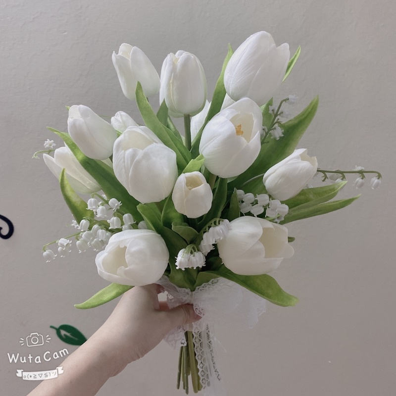 Hoa cầm tay tulip mix bông to bông nhỏ