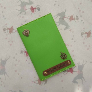 Bao passport in tên của bạn (Màu xanh lá)