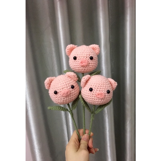 Bông hoa hình con heo màu hồng bằng len Handmade