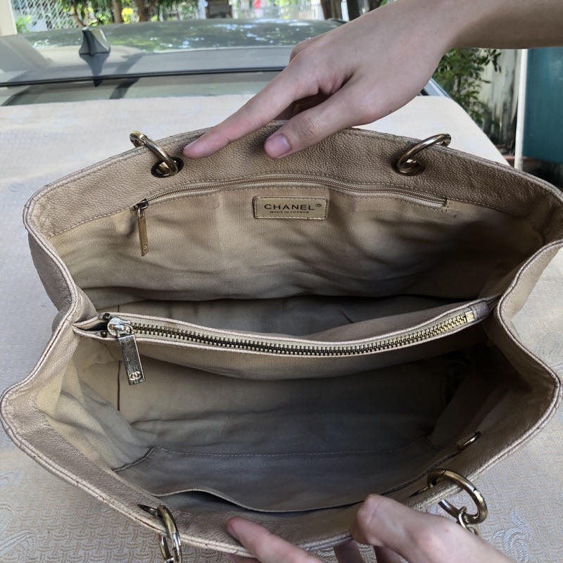 Túi chuẩn si. Túi qua sử dụng. Khách vui lòng xem hình nếu muốn biết thêm thông tin sản phẩm mời khách vô chat . Thanks.