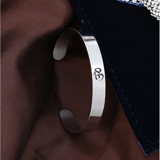 Vòng Tay TiTanium Khắc Chữ OM