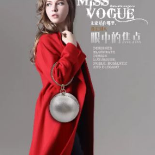 Clutch hình tròn quai đá dự tiệc