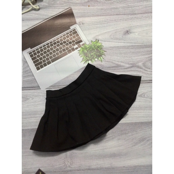 Chân váy xếp li bé gái
