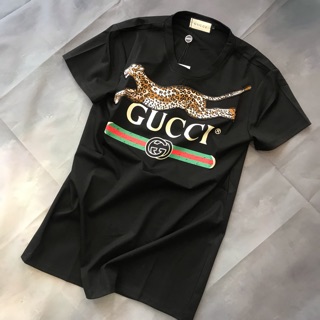 Áo thun nam Gucci.