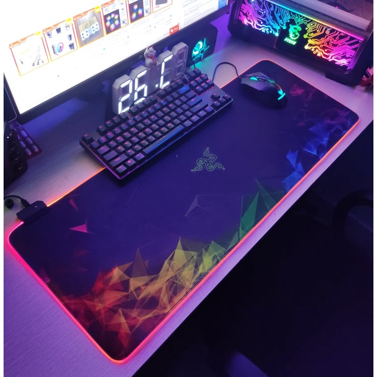 Mouse Pad, Bàn Di Chuột, Lót Đi Chuột Tích Hợp Led RGB Razer Sáng Viền