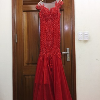 Váy cưới đuôi cá đỏ