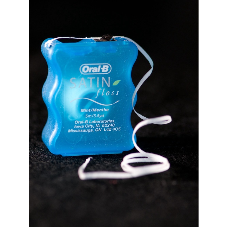 CHỈ NHA KHOA ORAL-B COMPLETE SATIN FLOSS VỊ BẠC HÀ  - Hàng Nhập USA Chính Hãng