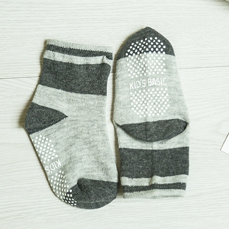 Set 12 đôi vớ chống trượt cho bé