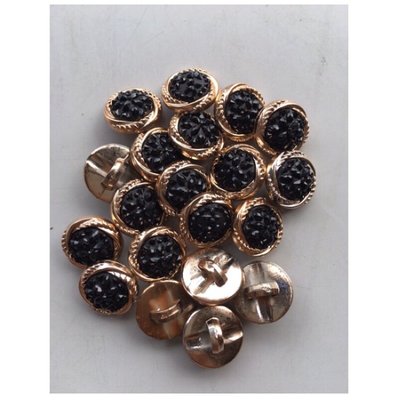 Set 20 nút sử dụng đơm kết trên áo váy