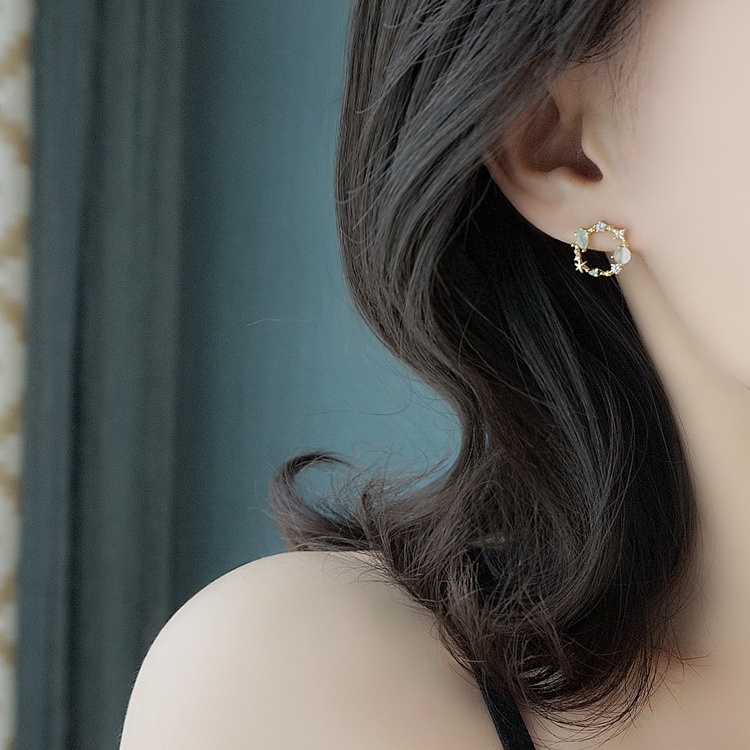 1 đôi bông tai hình hoa đính đá pha lê màu trắng/ xanh lá phong cách Hàn Quốc thời trang cho nữ