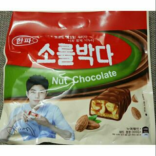 Bánh socola hạnh nhân hàn quốc