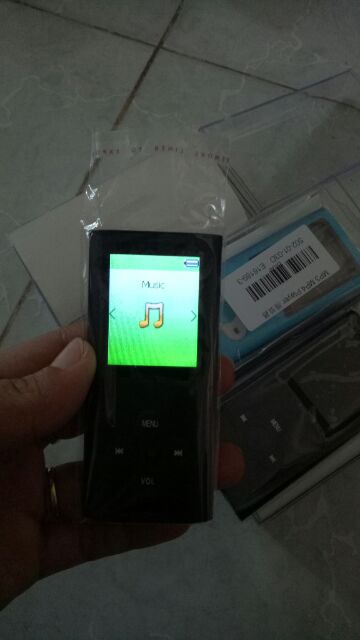 Máy Nghe Nhạc MP4 Kiểu Dáng Ipod Năng Động